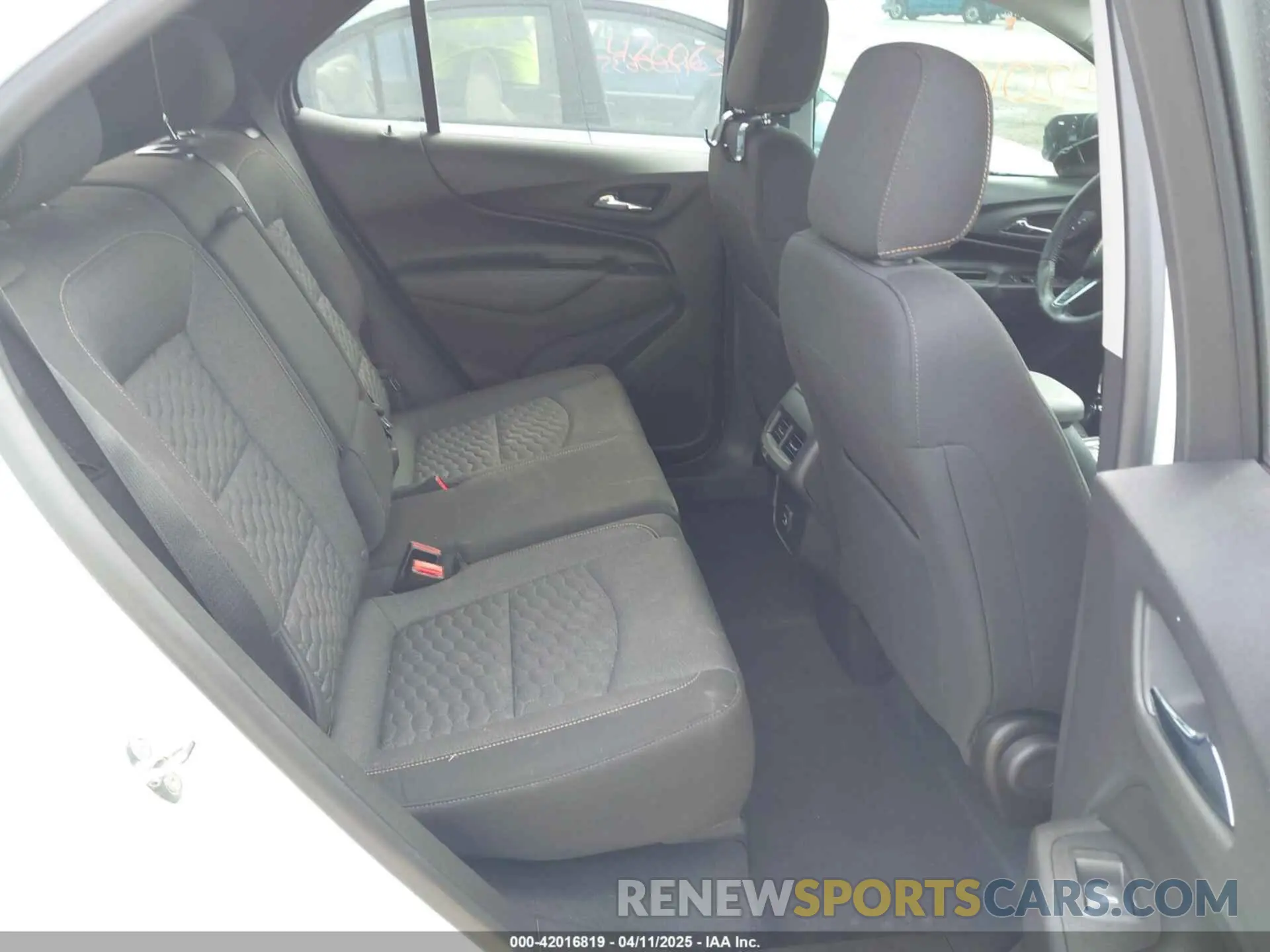 8 Photograph of a damaged car 3GNAXKEVXKS570350 CHEVROLET EQUINOX 2019