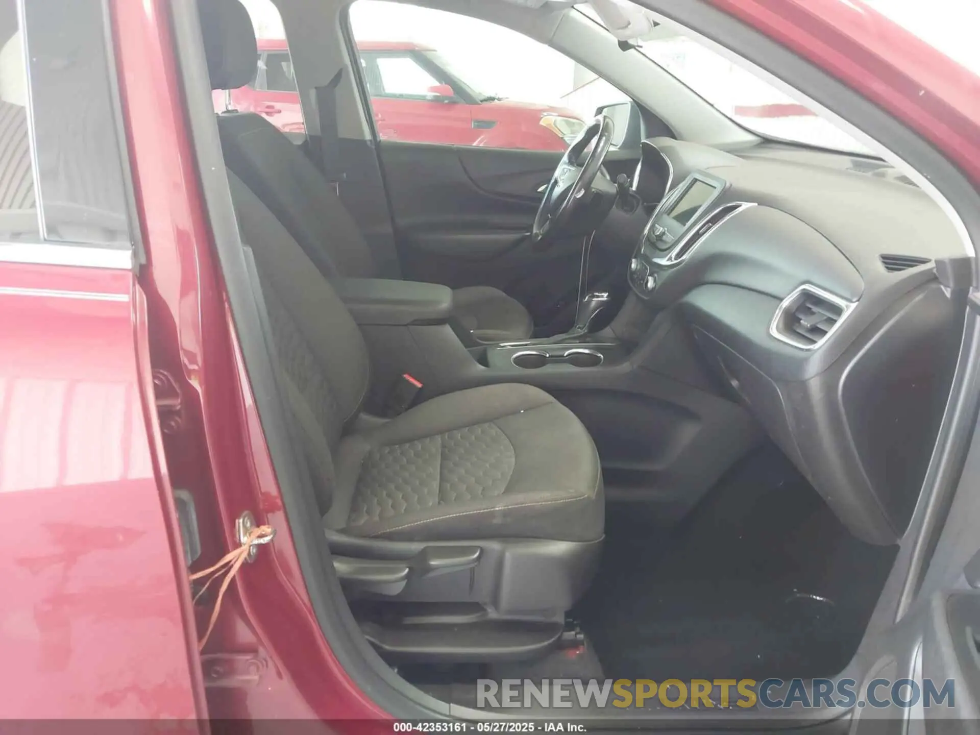 5 Photograph of a damaged car 3GNAXKEVXKS585883 CHEVROLET EQUINOX 2019