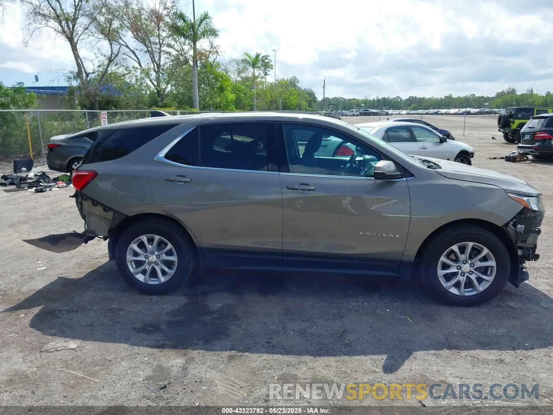 14 Photograph of a damaged car 3GNAXKEVXKS586516 CHEVROLET EQUINOX 2019