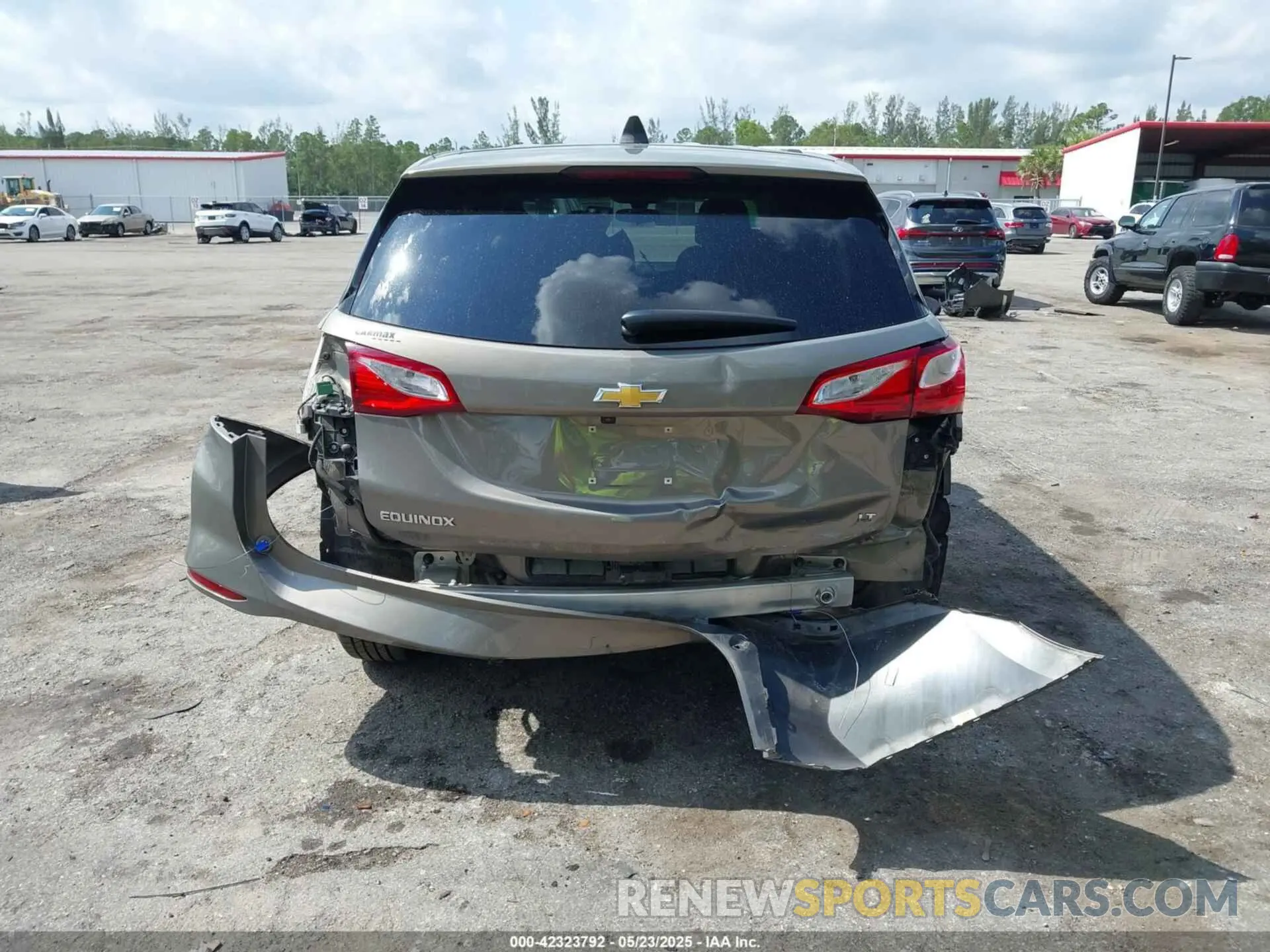 17 Photograph of a damaged car 3GNAXKEVXKS586516 CHEVROLET EQUINOX 2019