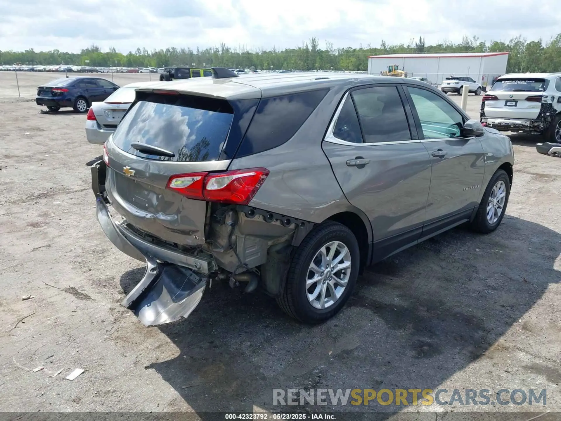 4 Photograph of a damaged car 3GNAXKEVXKS586516 CHEVROLET EQUINOX 2019