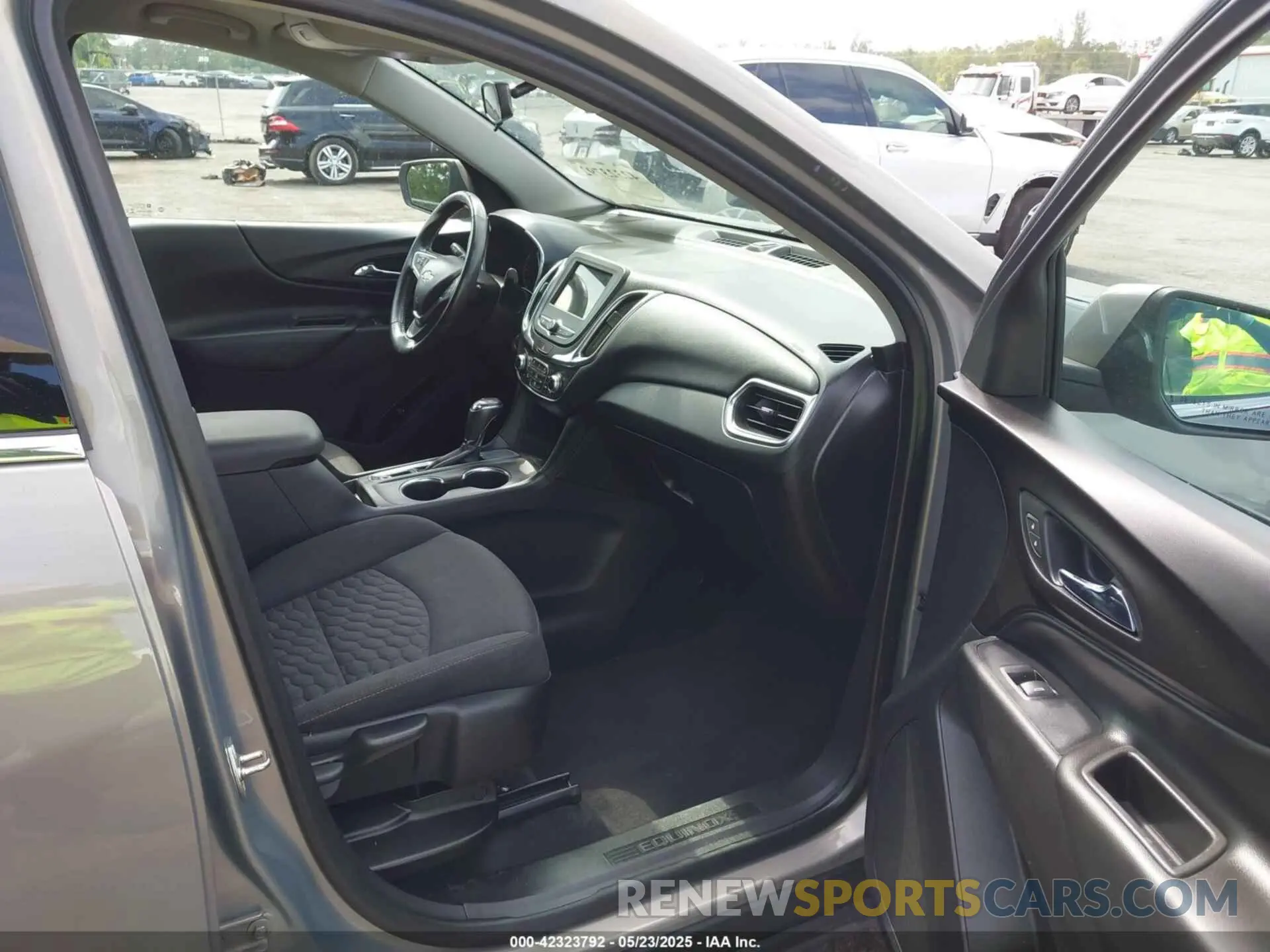 5 Photograph of a damaged car 3GNAXKEVXKS586516 CHEVROLET EQUINOX 2019