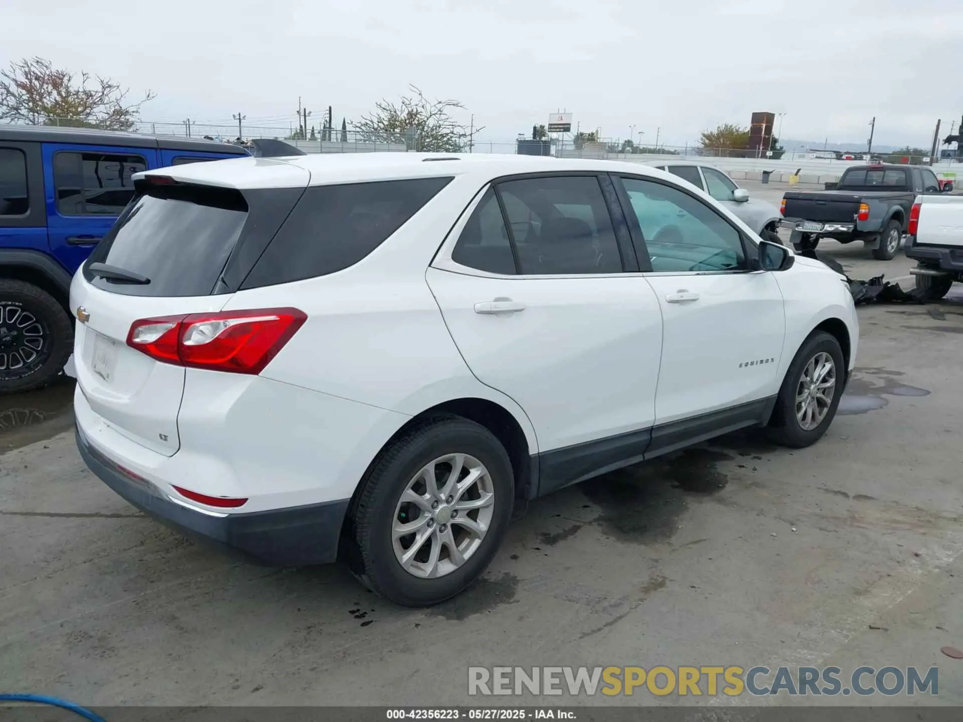 4 Photograph of a damaged car 3GNAXKEVXKS634726 CHEVROLET EQUINOX 2019