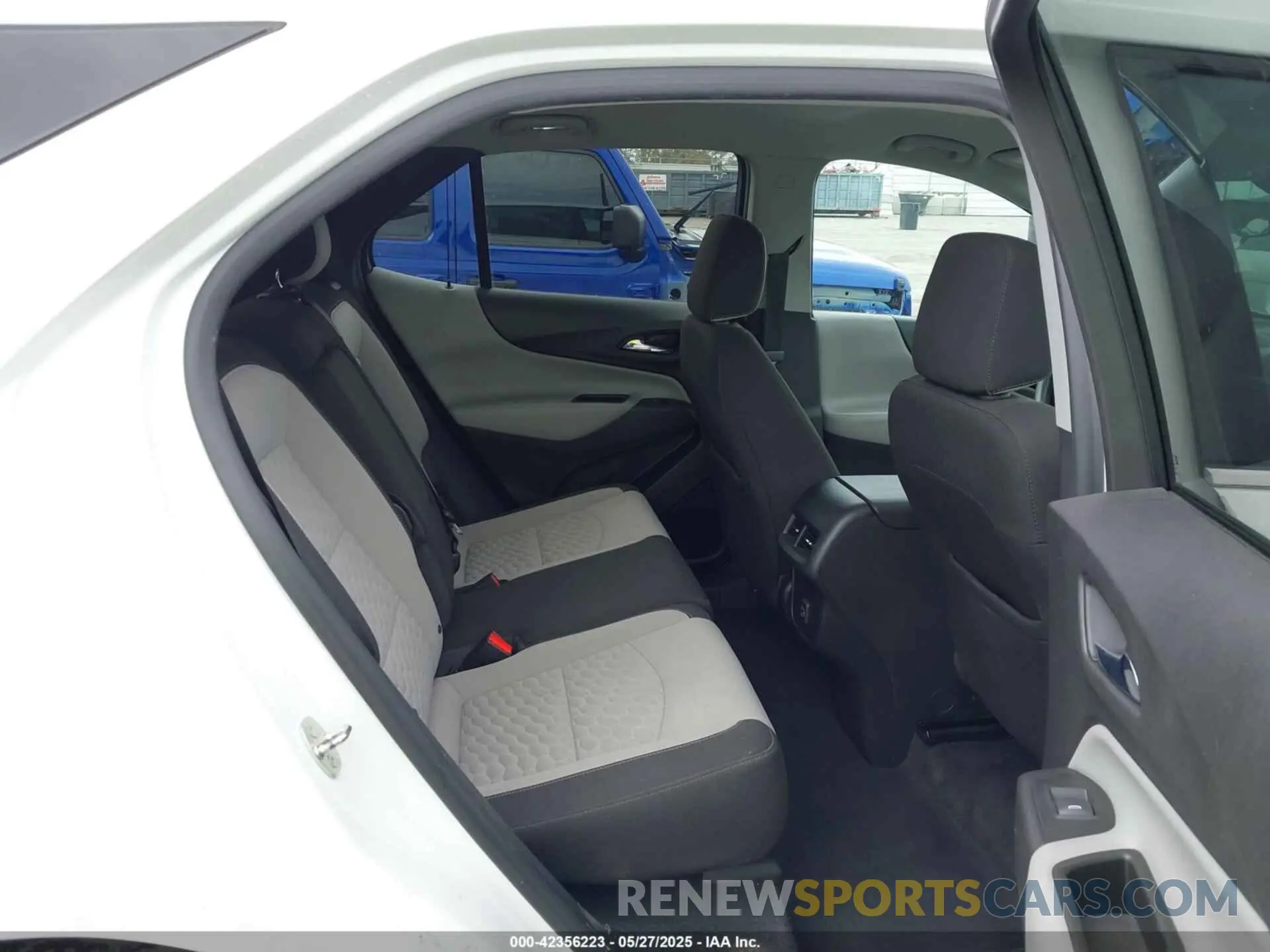 8 Photograph of a damaged car 3GNAXKEVXKS634726 CHEVROLET EQUINOX 2019