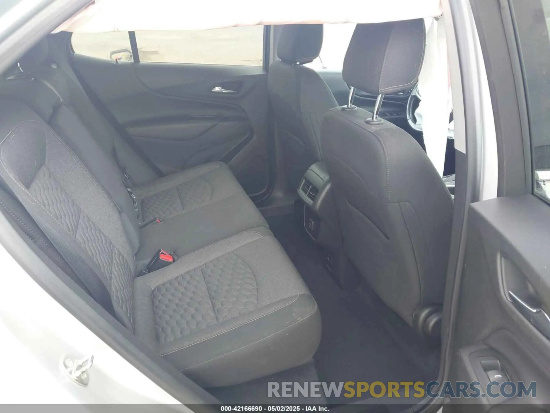 8 Photograph of a damaged car 3GNAXLEX1KS657142 CHEVROLET EQUINOX 2019