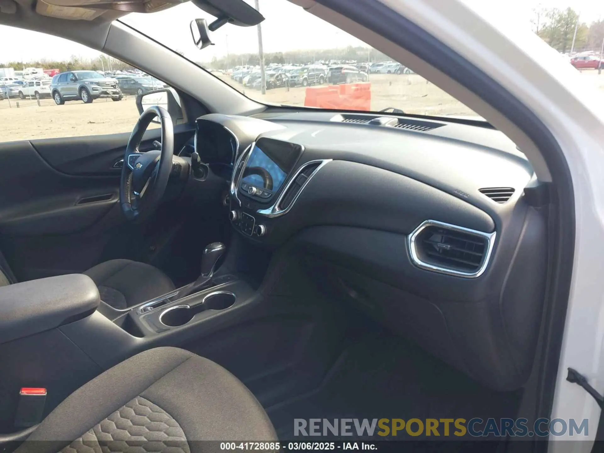 5 Photograph of a damaged car 3GNAXLEX1KS681828 CHEVROLET EQUINOX 2019