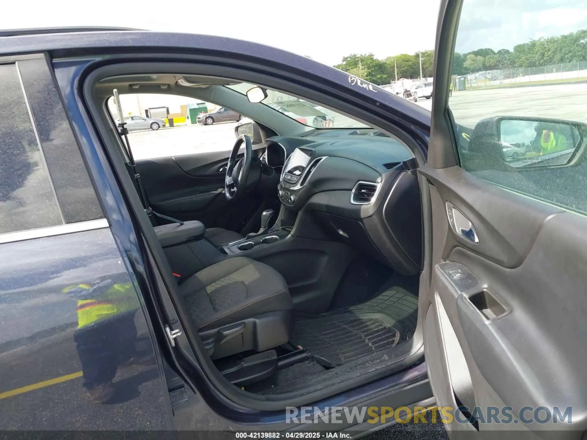 5 Photograph of a damaged car 3GNAXLEX4KL243380 CHEVROLET EQUINOX 2019
