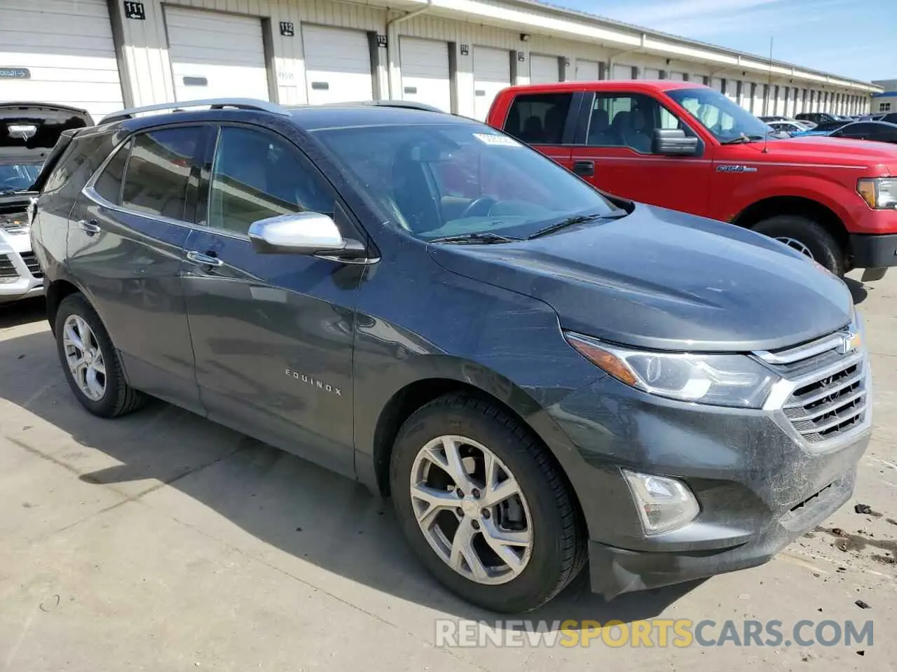 4 Photograph of a damaged car 3GNAXNEV5KL352635 CHEVROLET EQUINOX 2019