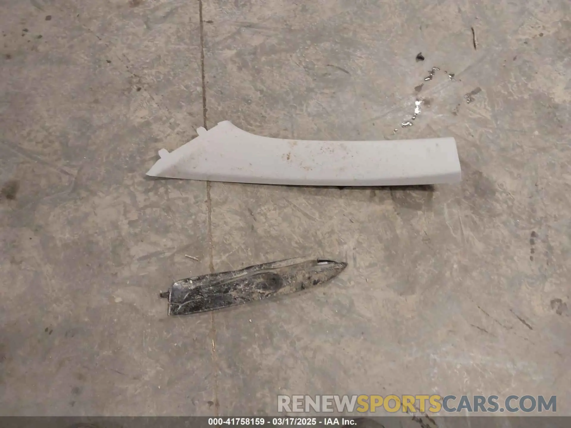 18 Photograph of a damaged car 3GNAXNEV9KS611651 CHEVROLET EQUINOX 2019