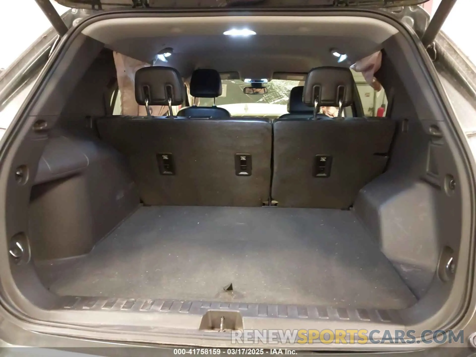 19 Photograph of a damaged car 3GNAXNEV9KS611651 CHEVROLET EQUINOX 2019
