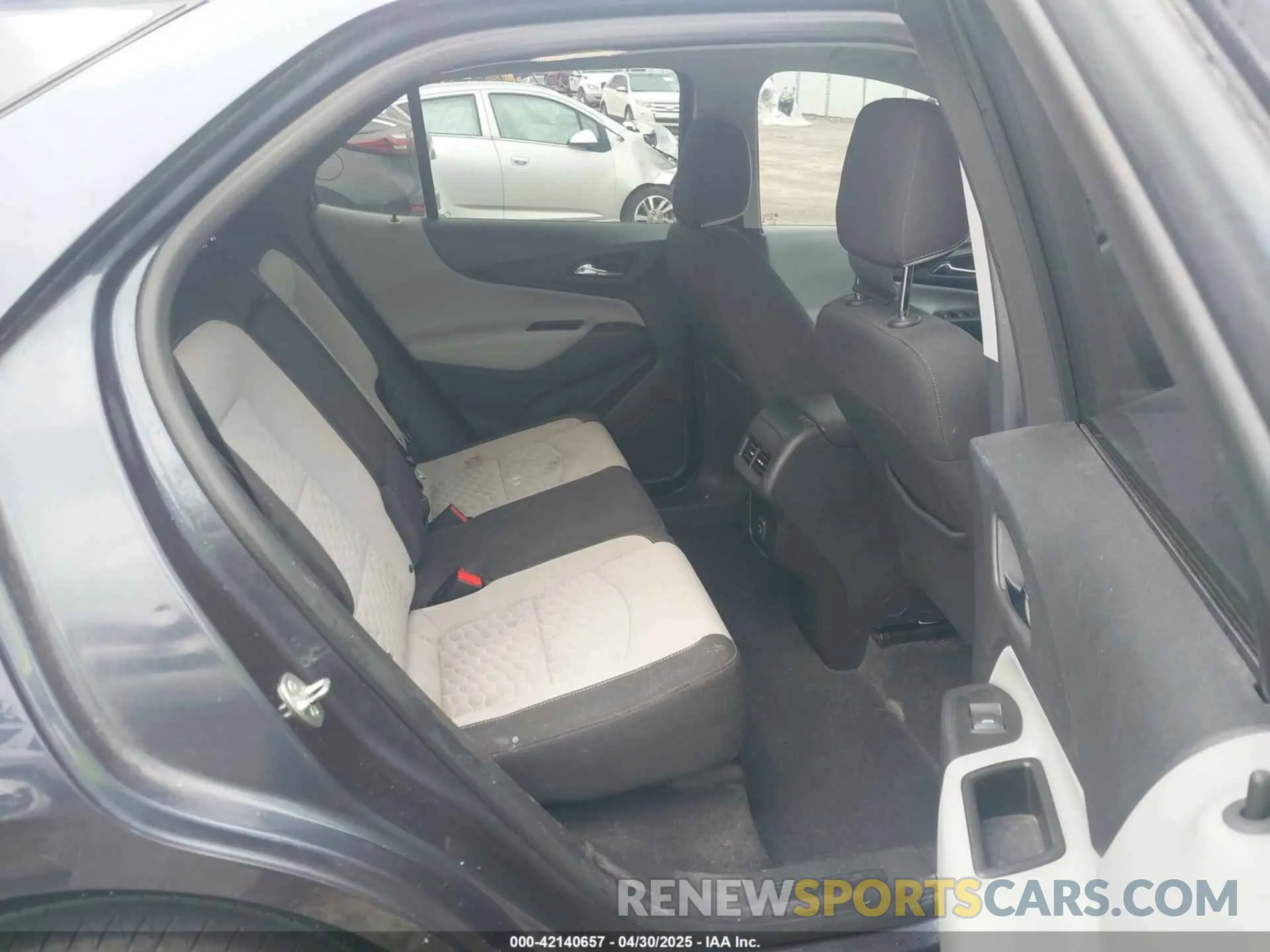 8 Photograph of a damaged car 3GNAXSEV8KL236425 CHEVROLET EQUINOX 2019