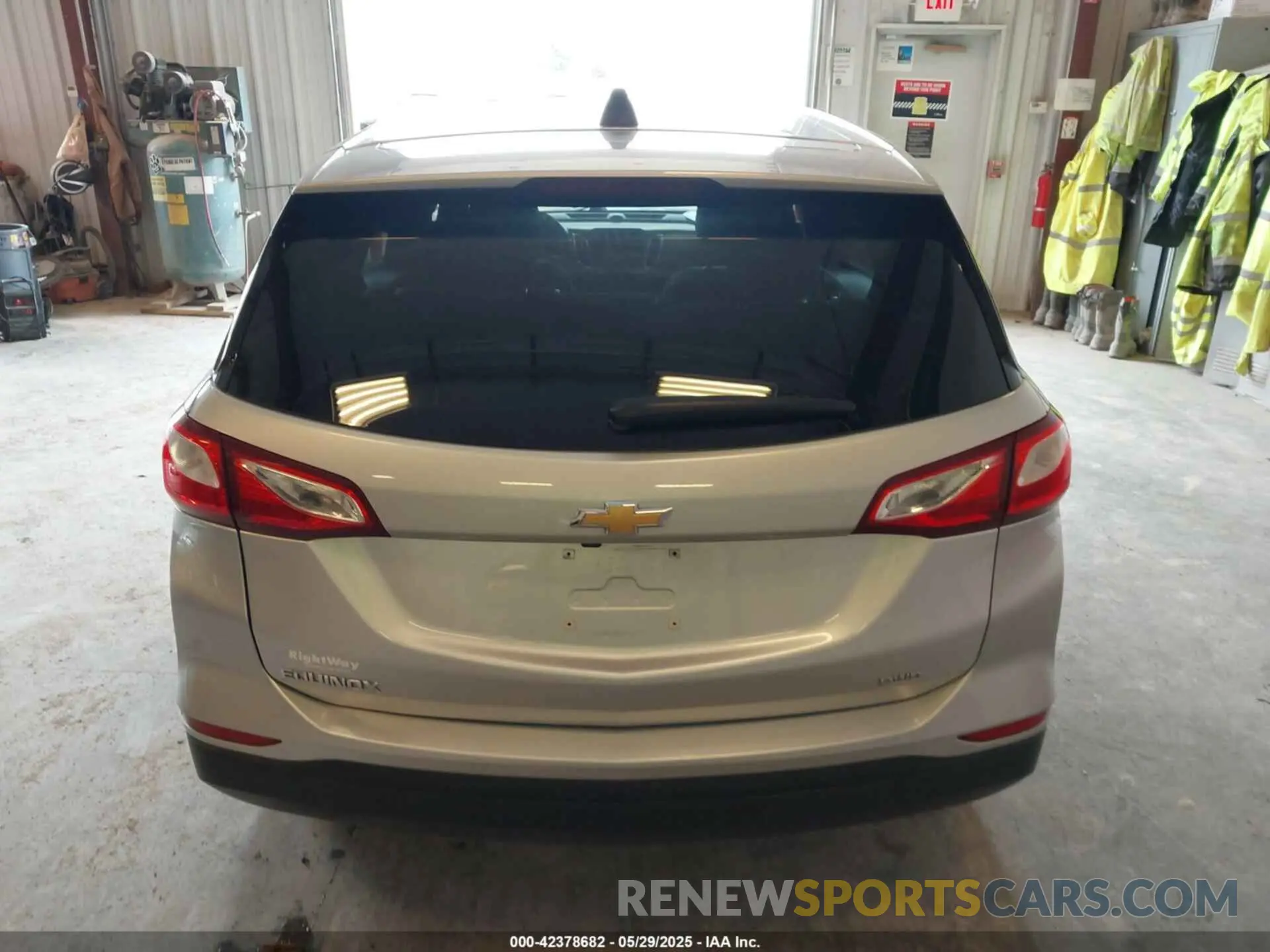 16 Photograph of a damaged car 3GNAXSEV8KS543356 CHEVROLET EQUINOX 2019