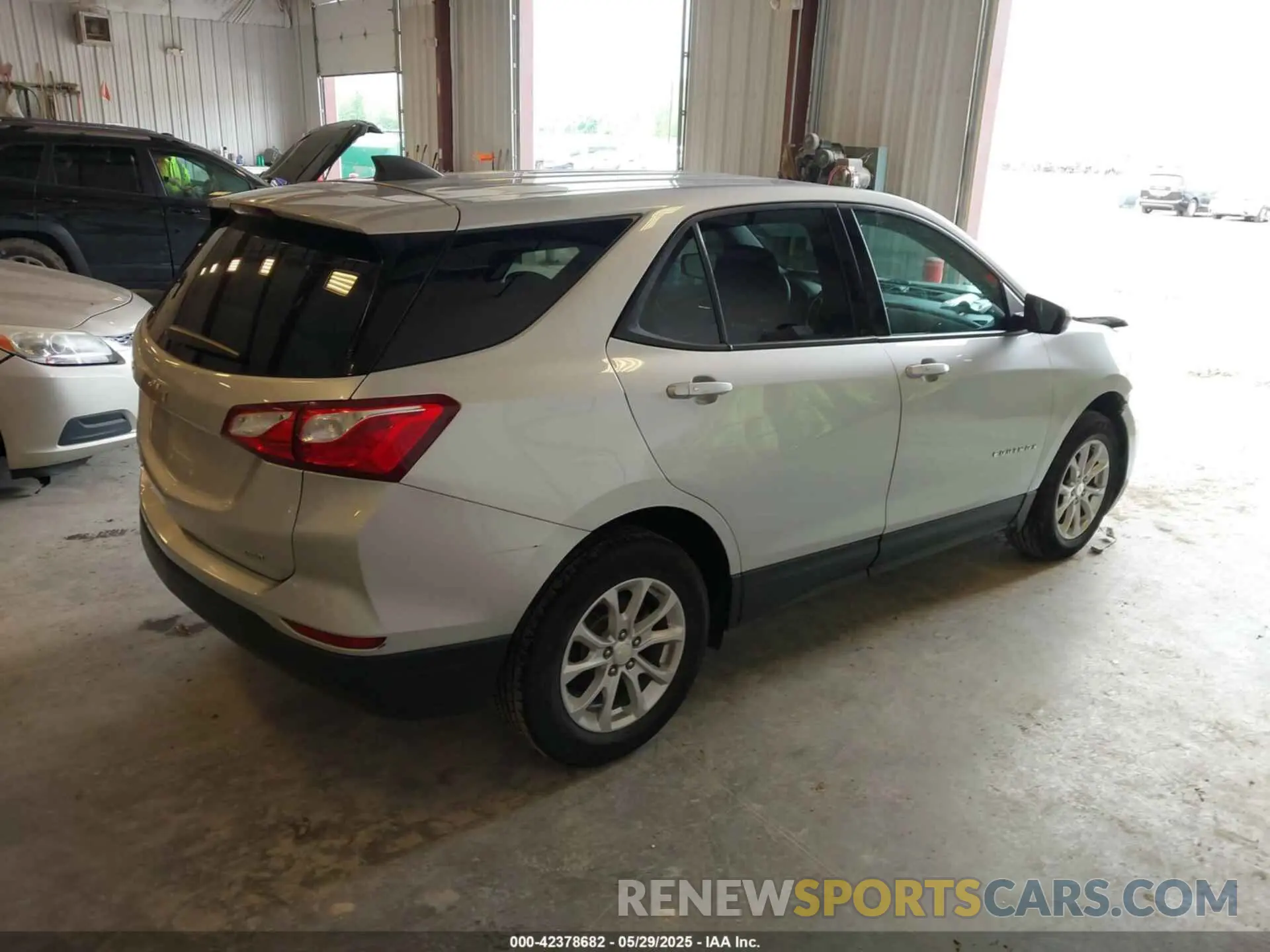 4 Photograph of a damaged car 3GNAXSEV8KS543356 CHEVROLET EQUINOX 2019