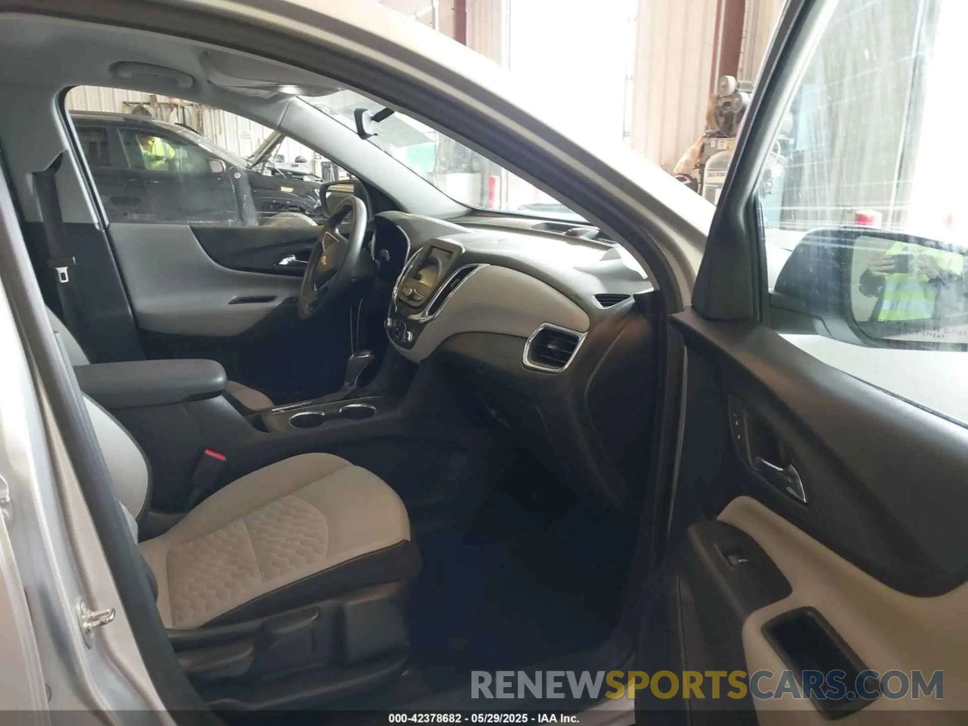 5 Photograph of a damaged car 3GNAXSEV8KS543356 CHEVROLET EQUINOX 2019