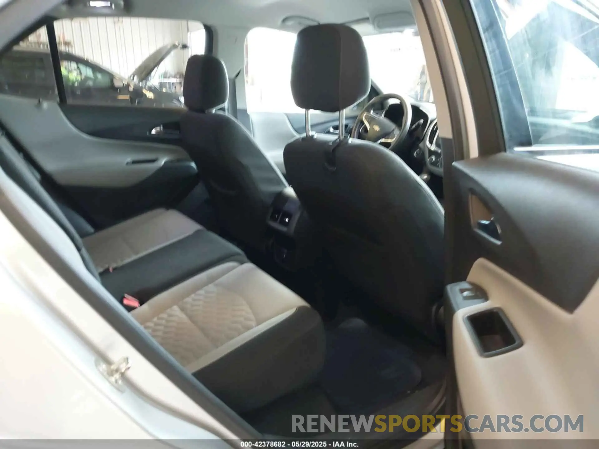 8 Photograph of a damaged car 3GNAXSEV8KS543356 CHEVROLET EQUINOX 2019