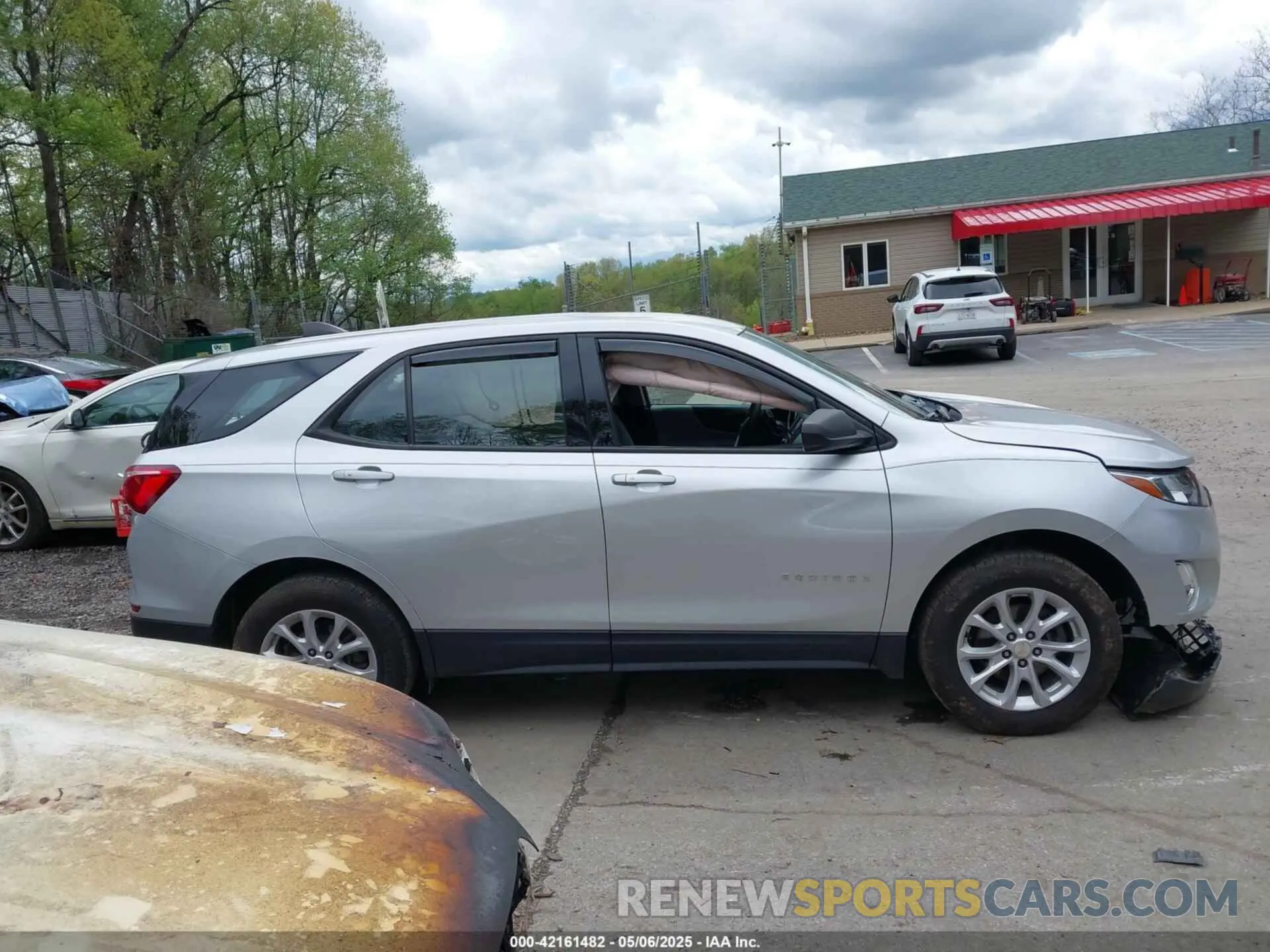 13 Photograph of a damaged car 3GNAXSEV8KS632733 CHEVROLET EQUINOX 2019