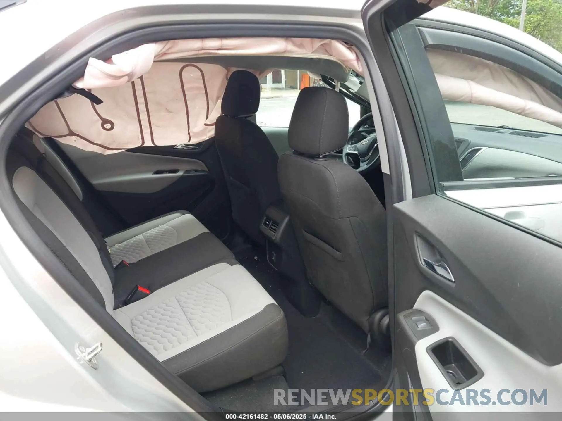 8 Photograph of a damaged car 3GNAXSEV8KS632733 CHEVROLET EQUINOX 2019