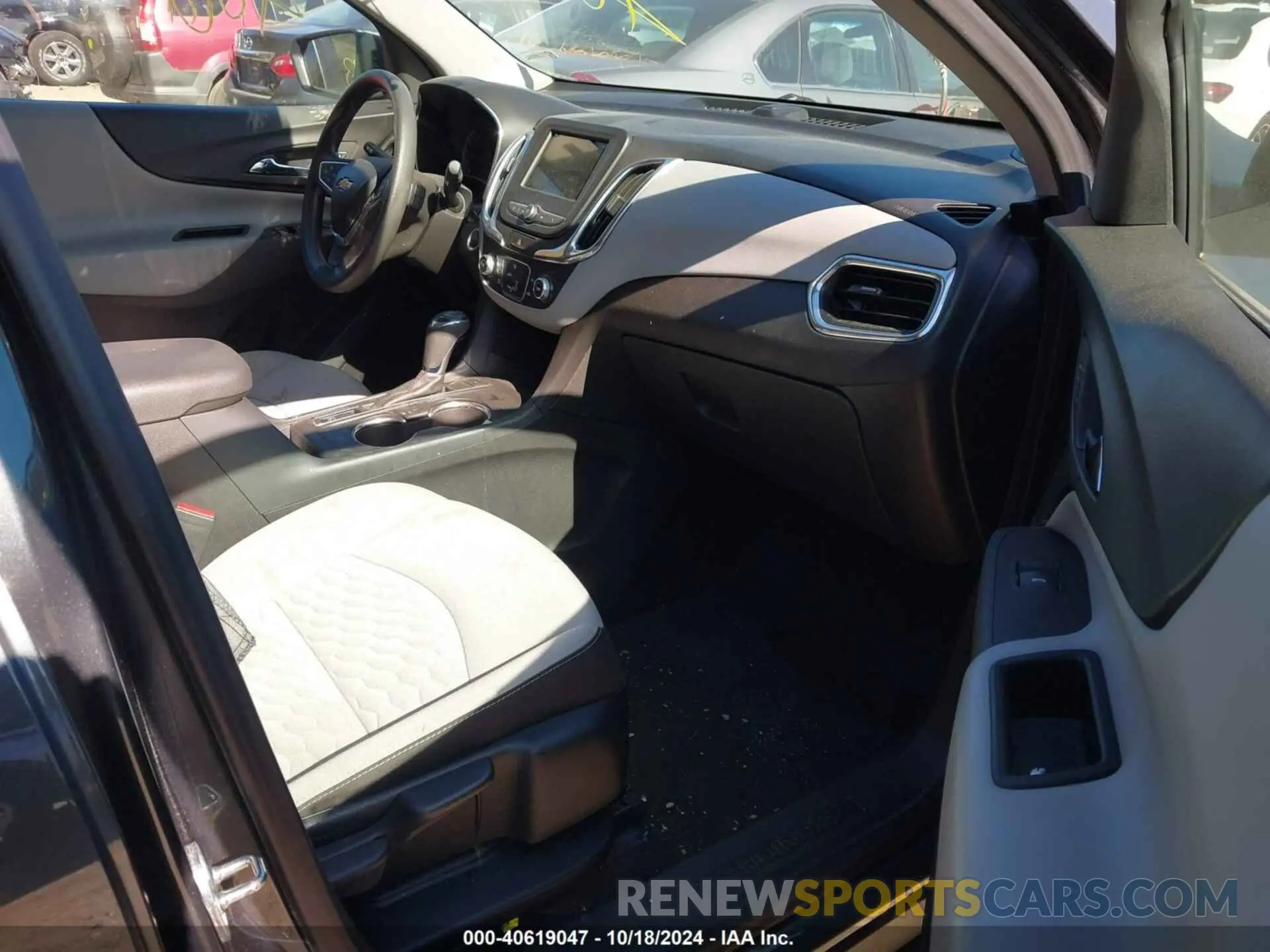 5 Photograph of a damaged car 3GNAXSEV8KS660399 CHEVROLET EQUINOX 2019