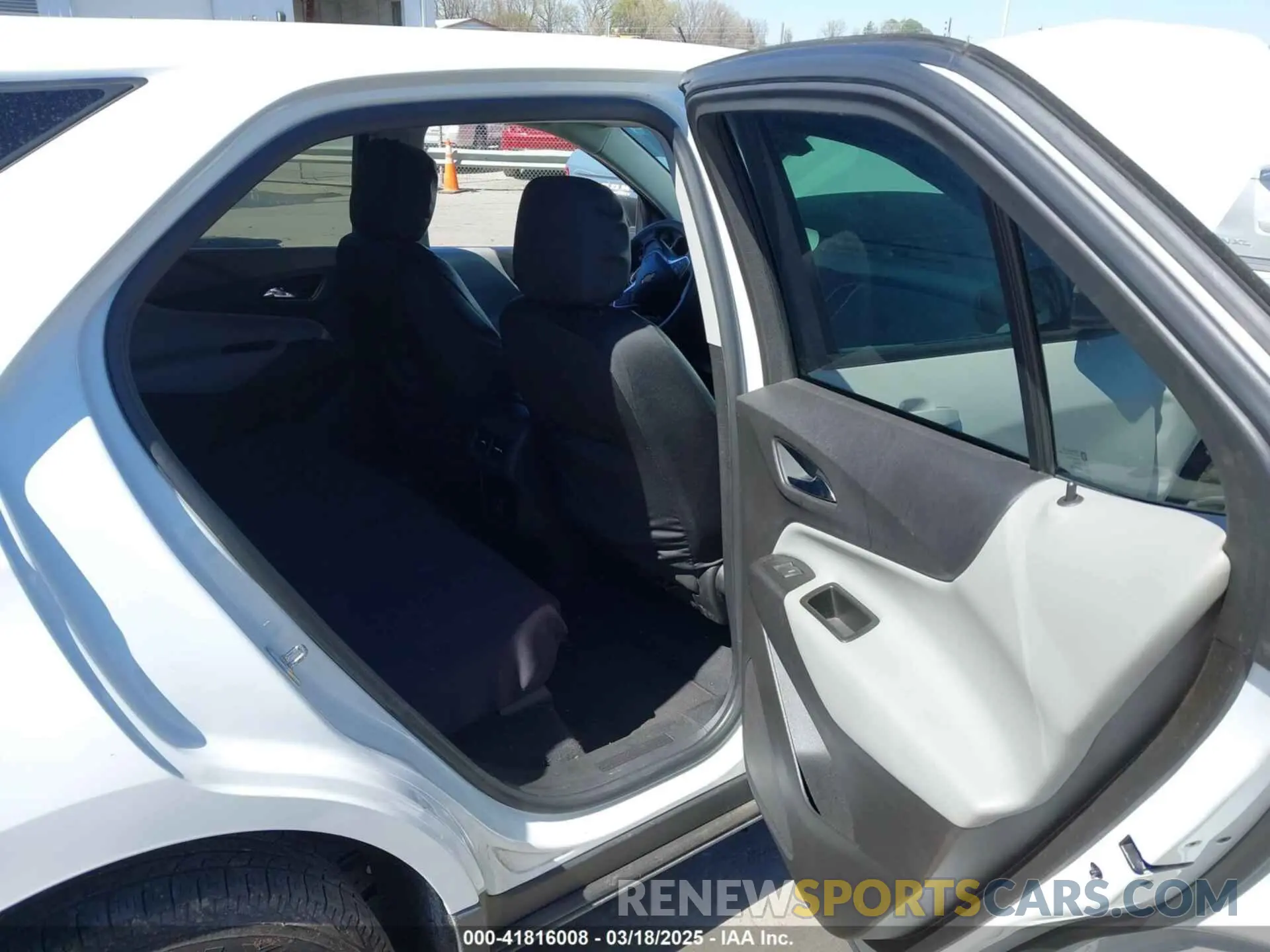 8 Photograph of a damaged car 3GNAXSEV9KS628996 CHEVROLET EQUINOX 2019