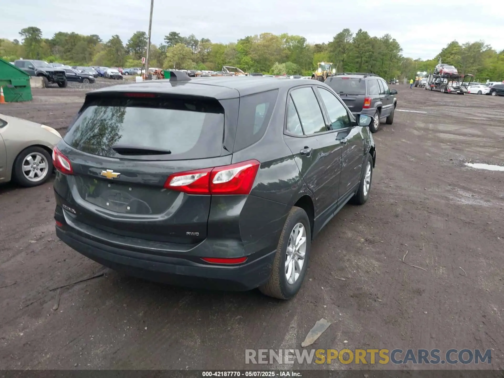 4 Photograph of a damaged car 3GNAXSEV9KS678569 CHEVROLET EQUINOX 2019