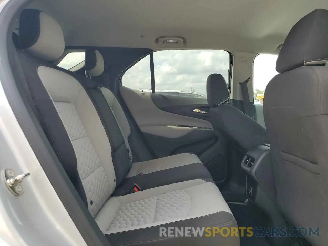 11 Photograph of a damaged car 3GNAXSEVXKS632734 CHEVROLET EQUINOX 2019
