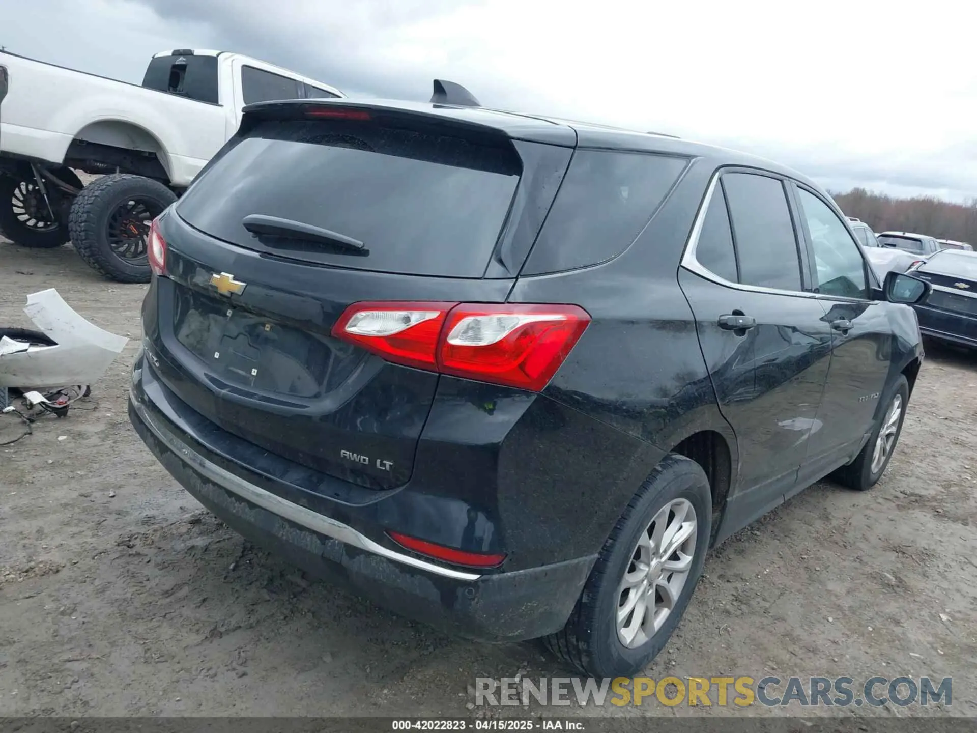 4 Photograph of a damaged car 3GNAXUEV0KL231313 CHEVROLET EQUINOX 2019
