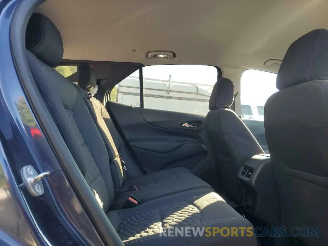 10 Photograph of a damaged car 3GNAXUEV0KL283895 CHEVROLET EQUINOX 2019