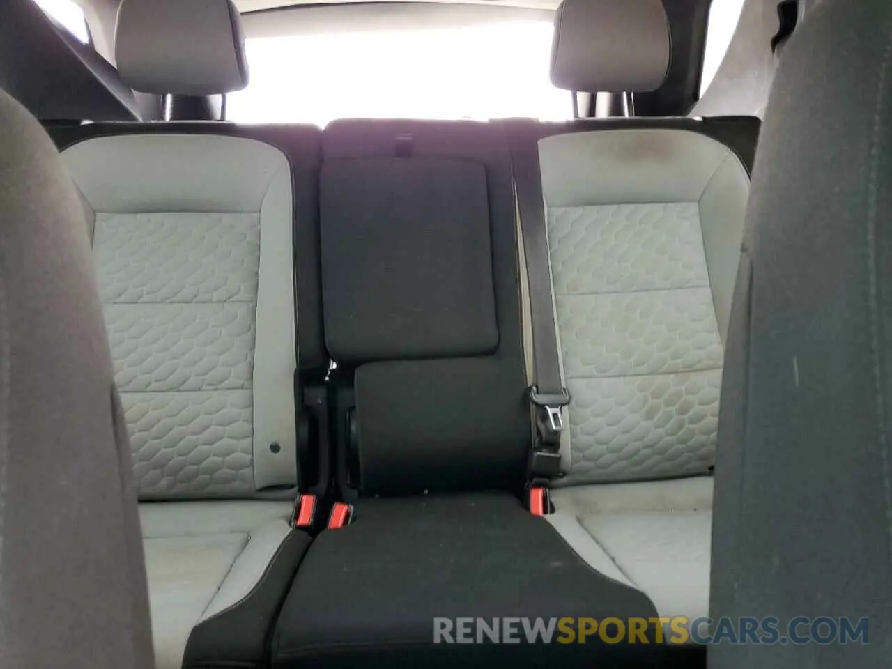 10 Photograph of a damaged car 3GNAXUEV2KL173737 CHEVROLET EQUINOX 2019