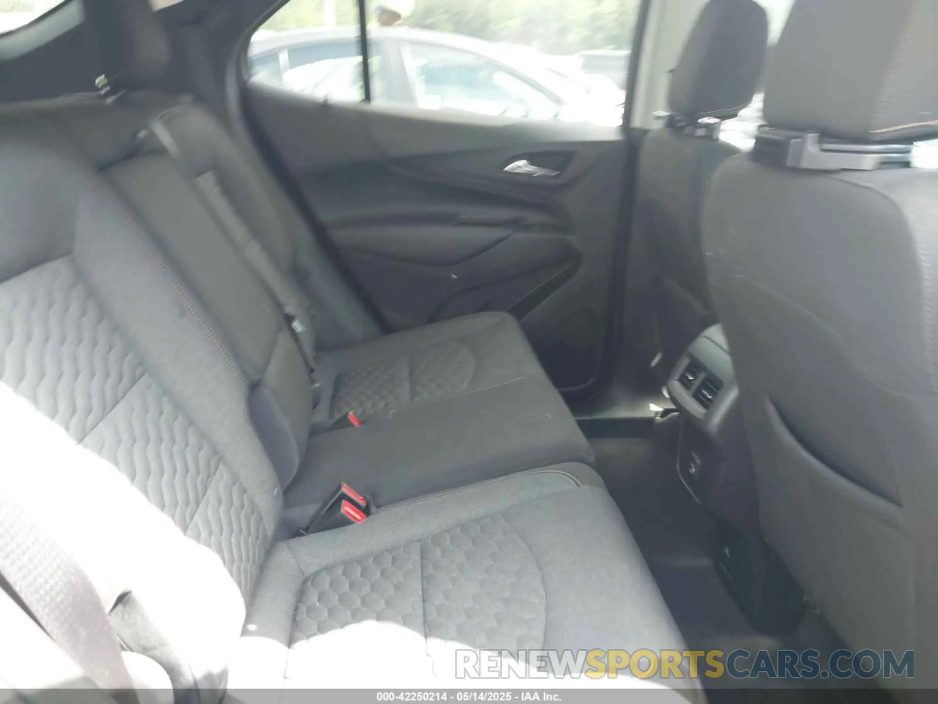 8 Photograph of a damaged car 3GNAXUEV4KL149570 CHEVROLET EQUINOX 2019