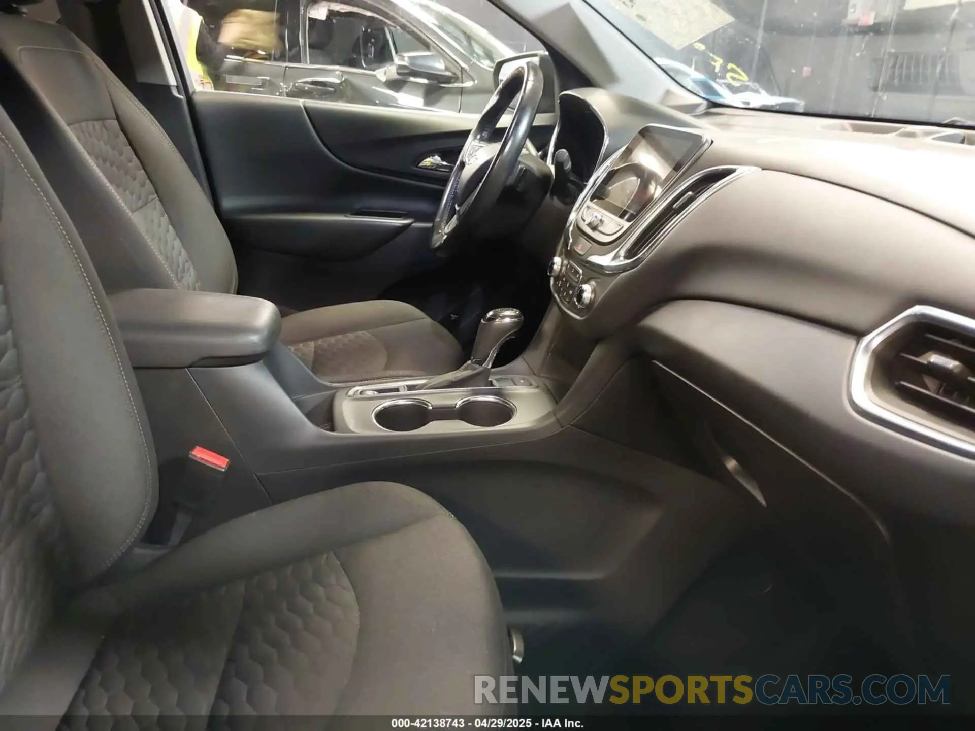 5 Photograph of a damaged car 3GNAXUEV4KL226292 CHEVROLET EQUINOX 2019