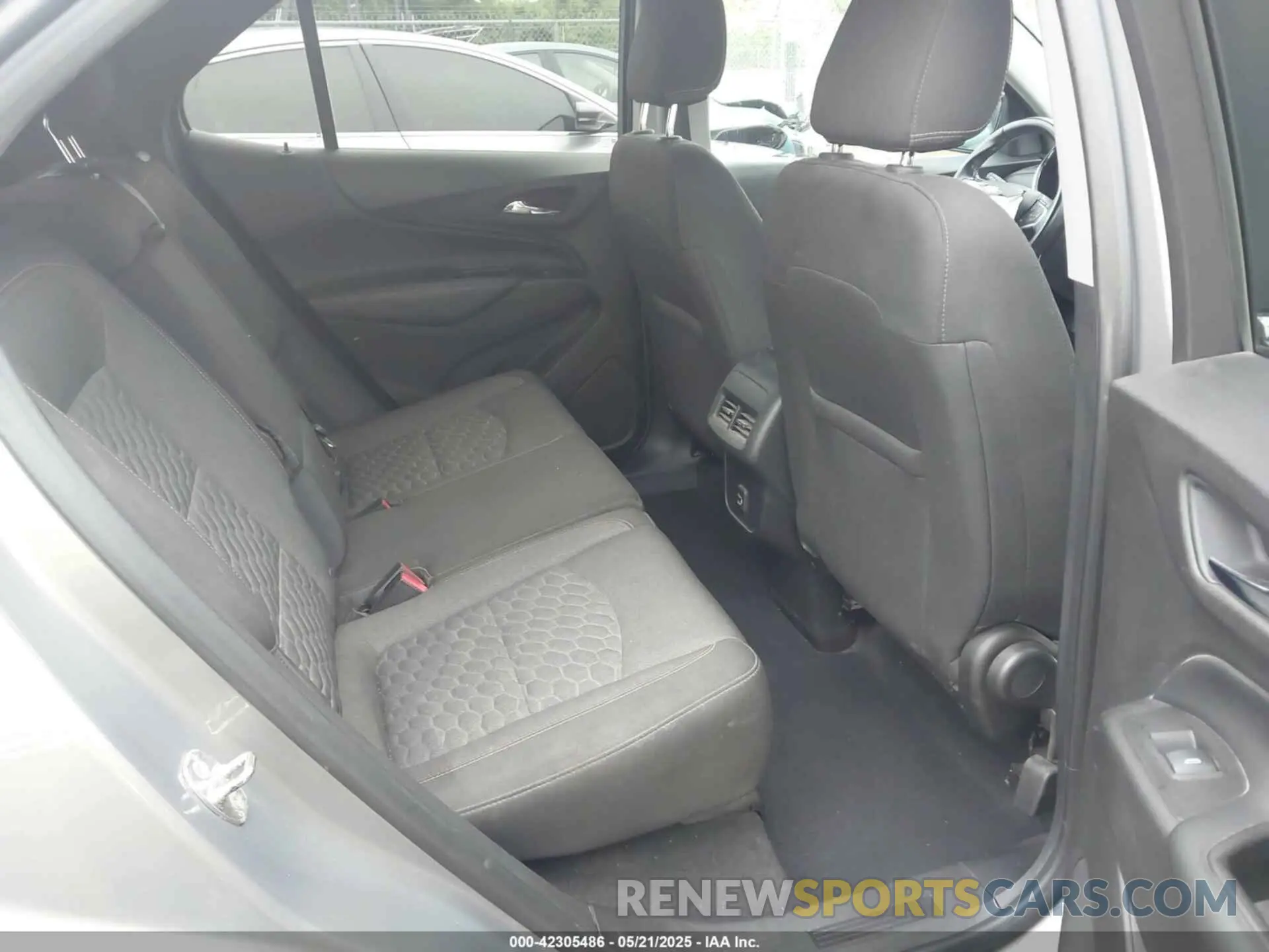 8 Photograph of a damaged car 3GNAXUEV4KS577841 CHEVROLET EQUINOX 2019