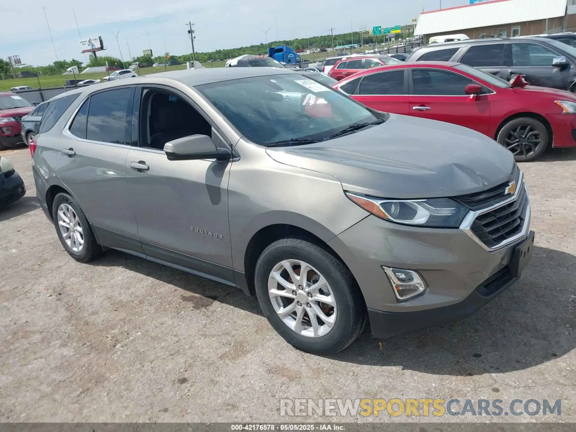 1 Photograph of a damaged car 3GNAXUEV4KS583736 CHEVROLET EQUINOX 2019