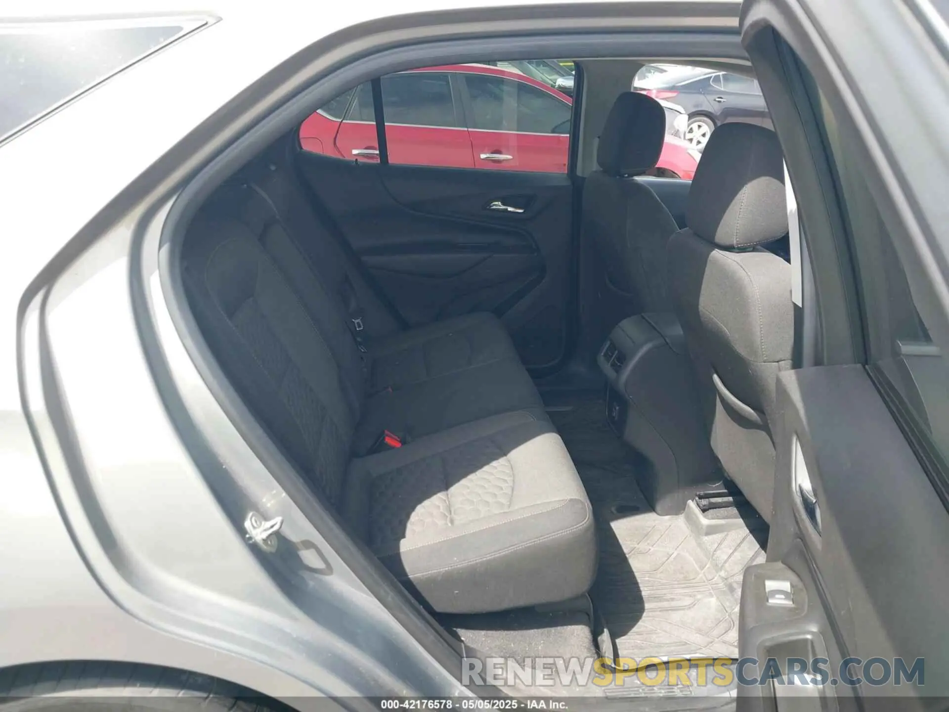 8 Photograph of a damaged car 3GNAXUEV4KS583736 CHEVROLET EQUINOX 2019