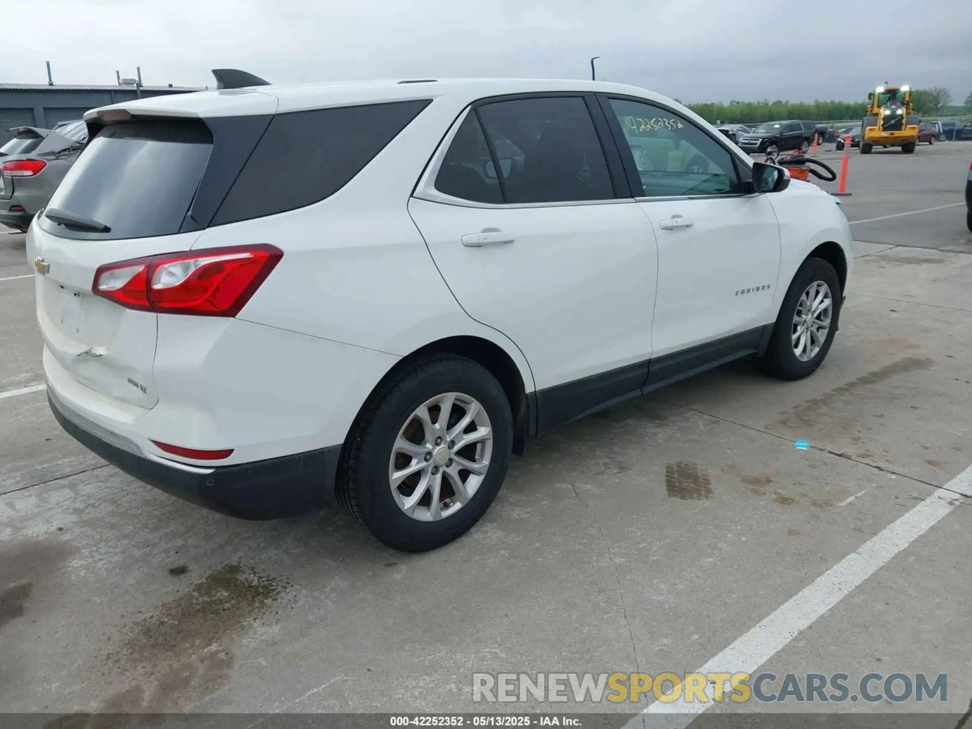 4 Photograph of a damaged car 3GNAXUEV4KS636788 CHEVROLET EQUINOX 2019