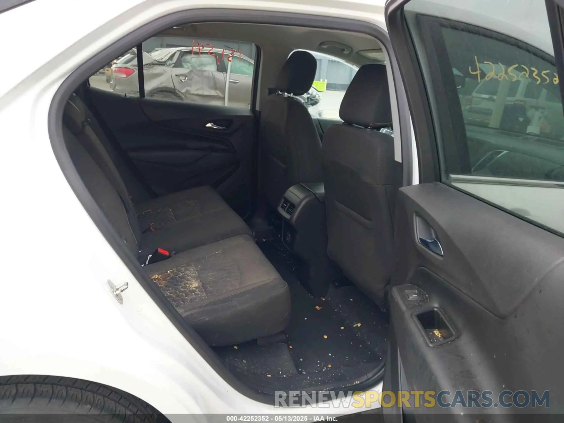 8 Photograph of a damaged car 3GNAXUEV4KS636788 CHEVROLET EQUINOX 2019