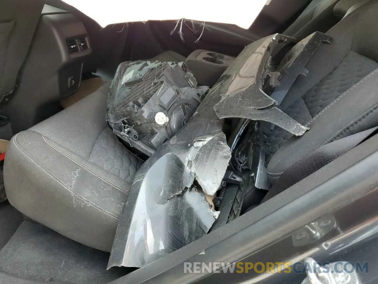 13 Photograph of a damaged car 3GNAXUEV5KS560451 CHEVROLET EQUINOX 2019