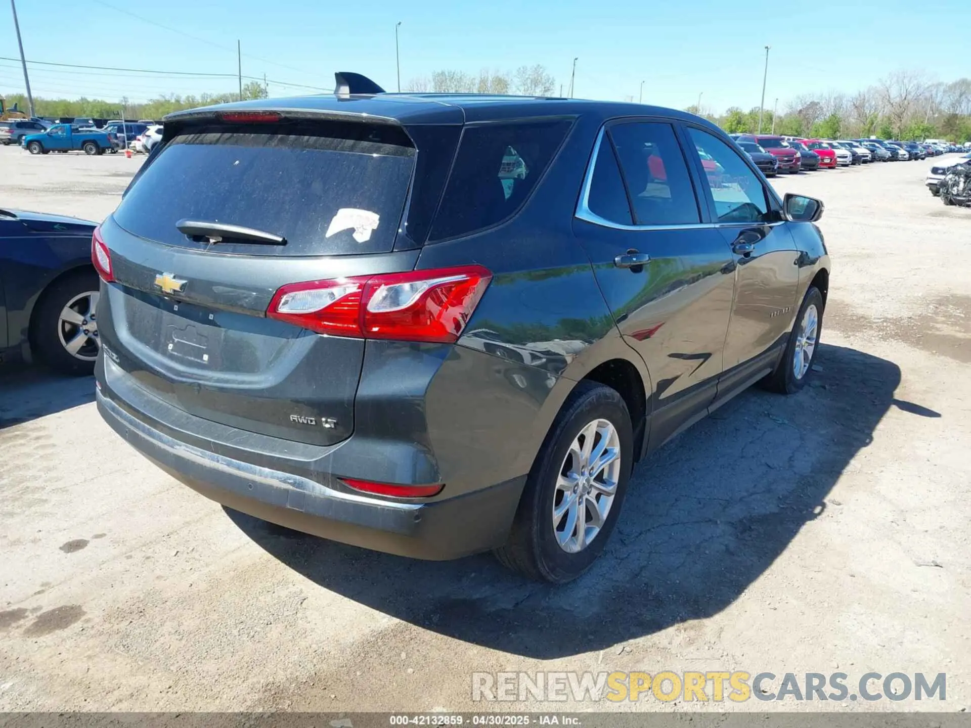 4 Photograph of a damaged car 3GNAXUEV5KS630093 CHEVROLET EQUINOX 2019