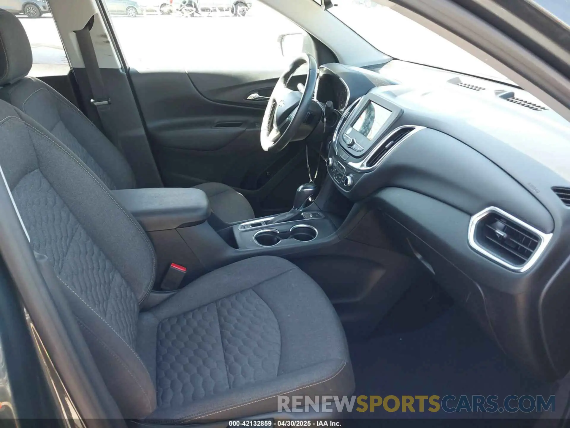 5 Photograph of a damaged car 3GNAXUEV5KS630093 CHEVROLET EQUINOX 2019