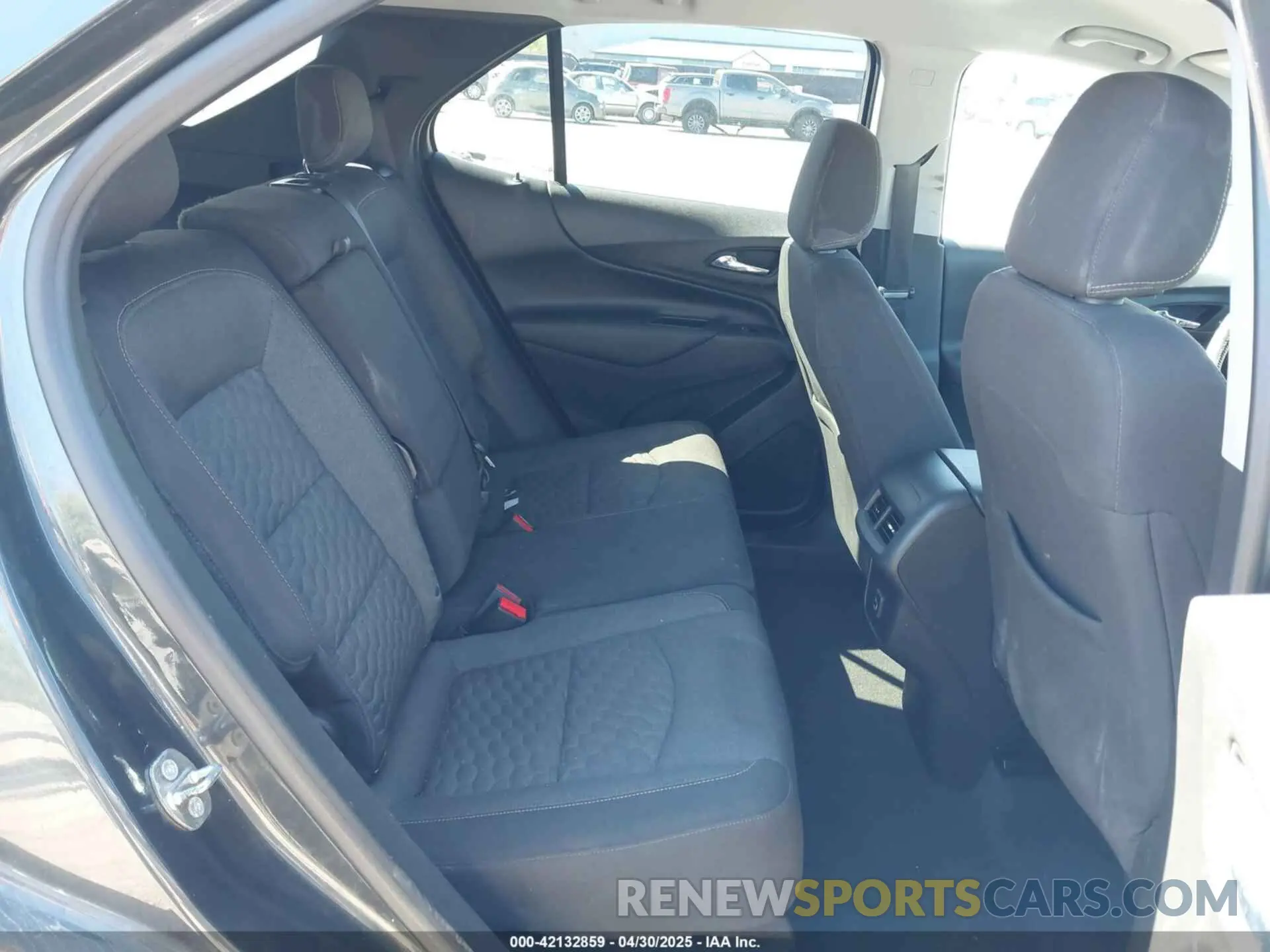 8 Photograph of a damaged car 3GNAXUEV5KS630093 CHEVROLET EQUINOX 2019