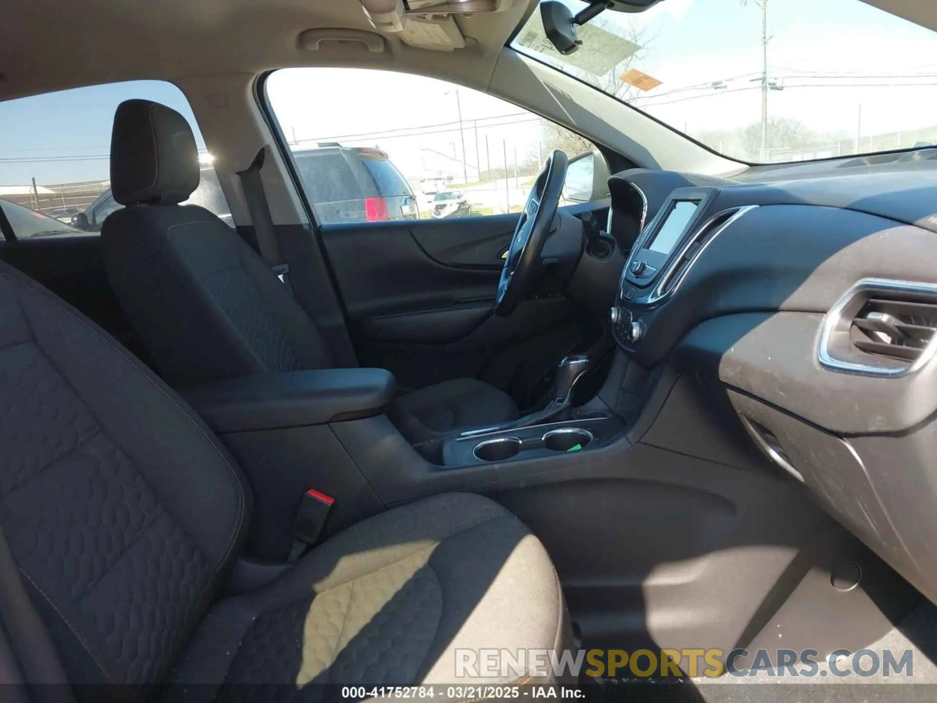 5 Photograph of a damaged car 3GNAXUEV6KS539754 CHEVROLET EQUINOX 2019