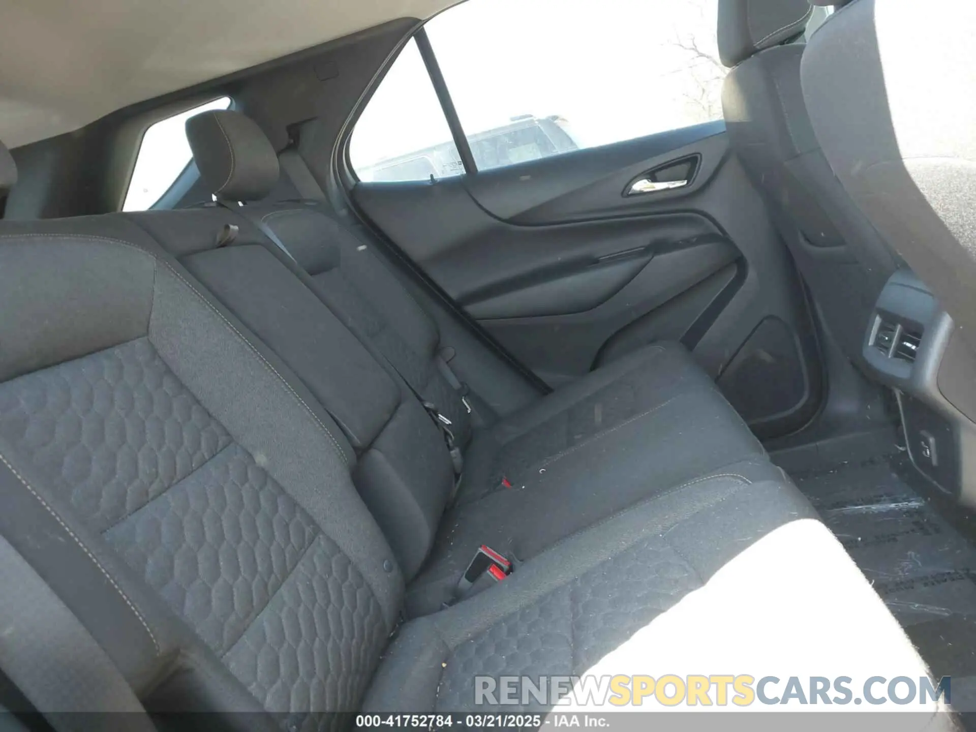 8 Photograph of a damaged car 3GNAXUEV6KS539754 CHEVROLET EQUINOX 2019