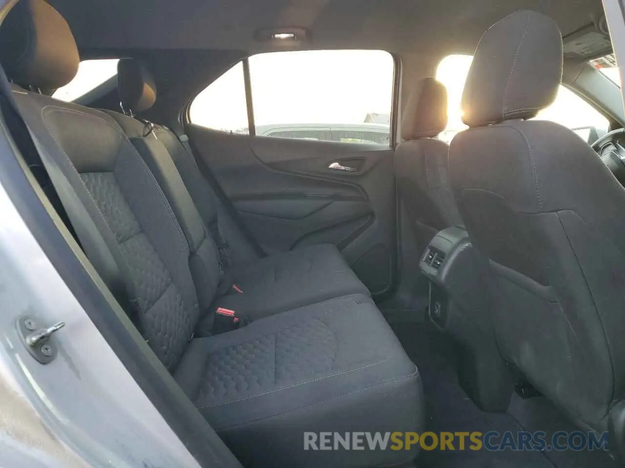 11 Photograph of a damaged car 3GNAXUEV6KS630782 CHEVROLET EQUINOX 2019