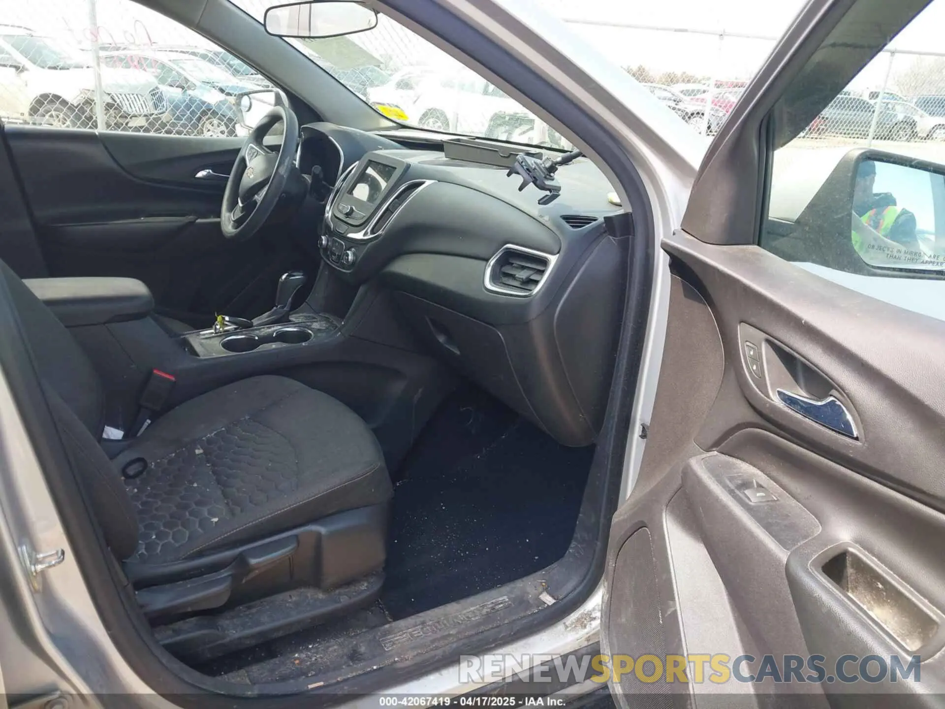 5 Photograph of a damaged car 3GNAXUEV7KS655111 CHEVROLET EQUINOX 2019