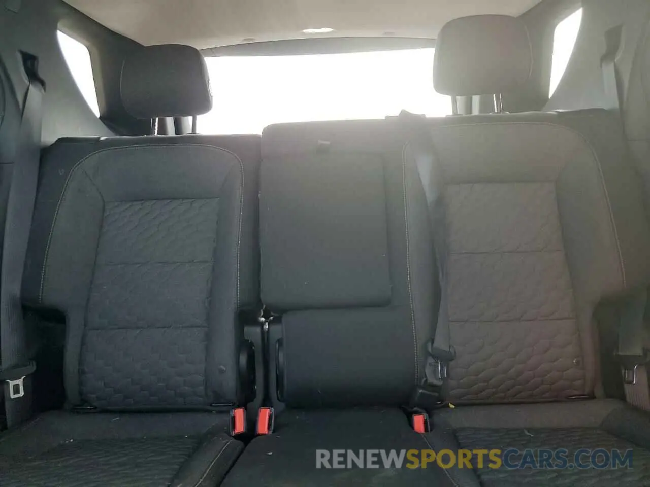 10 Photograph of a damaged car 3GNAXUEV7KS660101 CHEVROLET EQUINOX 2019