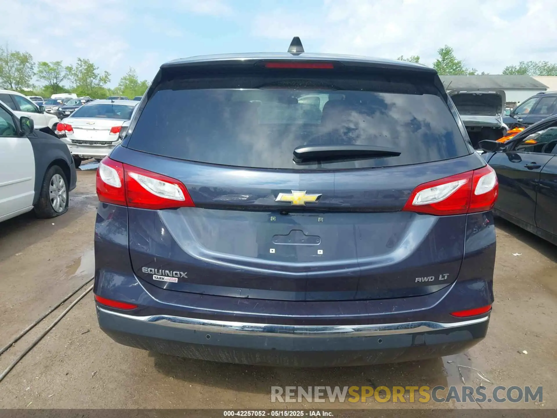 16 Photograph of a damaged car 3GNAXUEV8KS503869 CHEVROLET EQUINOX 2019