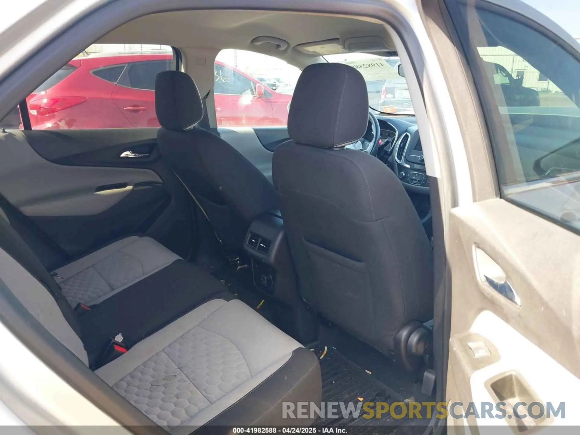 8 Photograph of a damaged car 3GNAXUEV8KS506982 CHEVROLET EQUINOX 2019