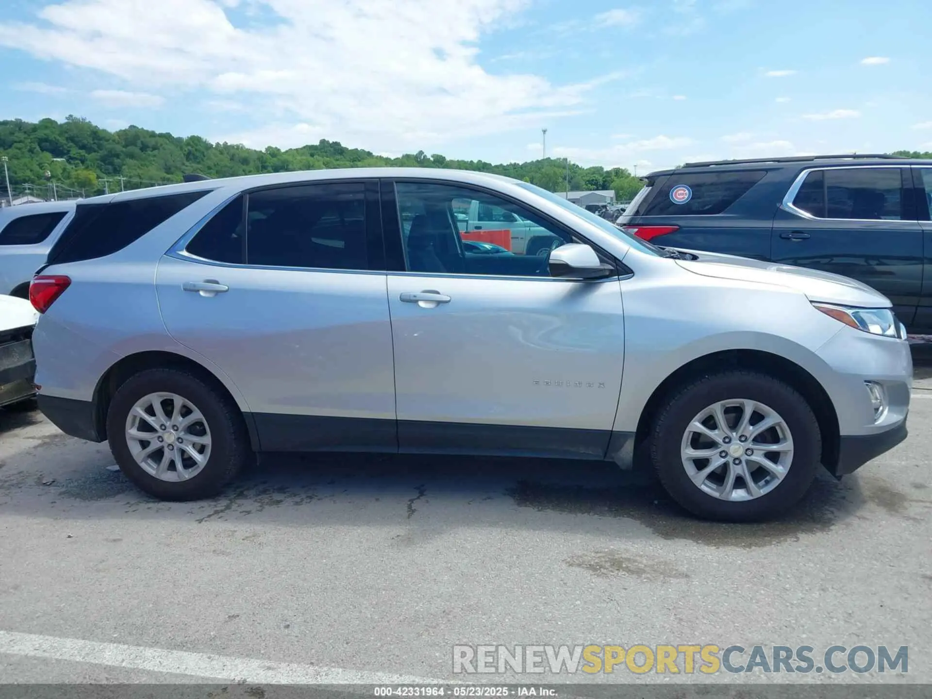 13 Photograph of a damaged car 3GNAXUEV8KS582041 CHEVROLET EQUINOX 2019