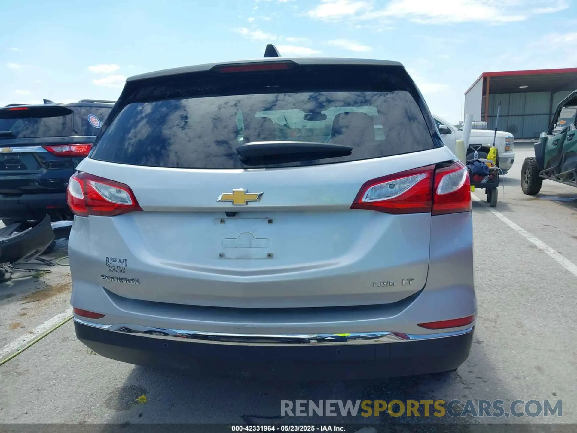 16 Photograph of a damaged car 3GNAXUEV8KS582041 CHEVROLET EQUINOX 2019