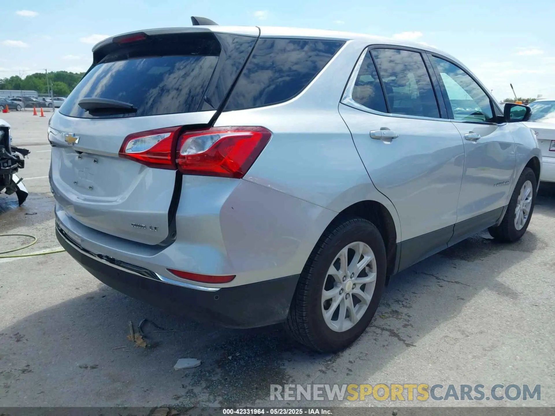 4 Photograph of a damaged car 3GNAXUEV8KS582041 CHEVROLET EQUINOX 2019