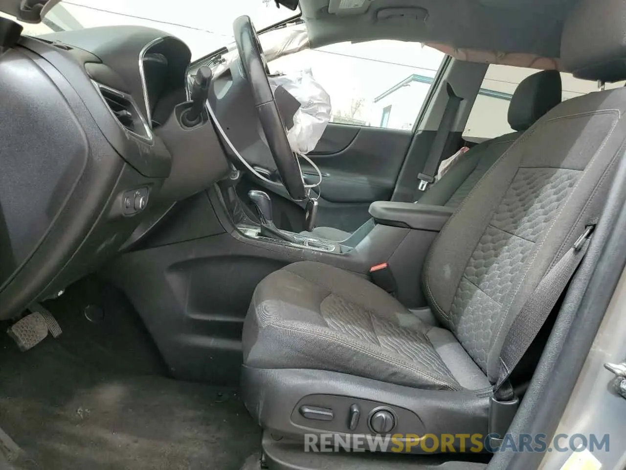7 Photograph of a damaged car 3GNAXUEV8KS586557 CHEVROLET EQUINOX 2019